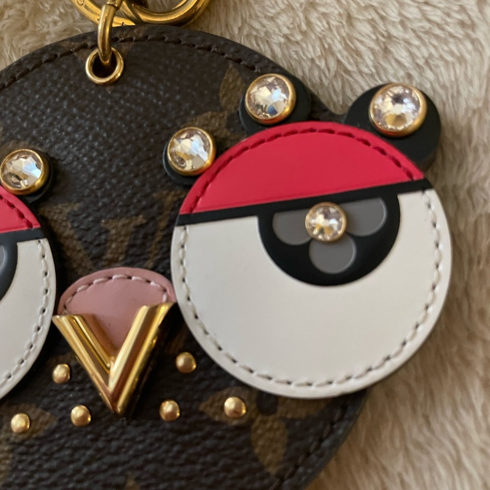 Limited edition:  New Louis Vuitton Owl Keychain Bag Charm with box and … - Picture 8 of 14